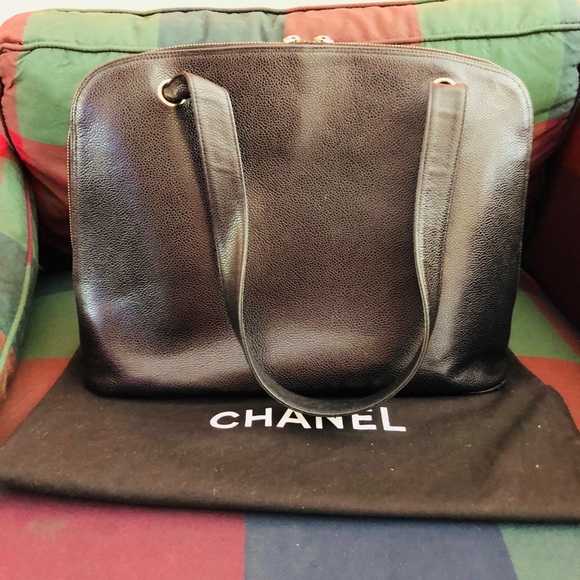 Authentic Chanel Caviar Pud Large CC Shoulder Bag - Picture 2 of 8